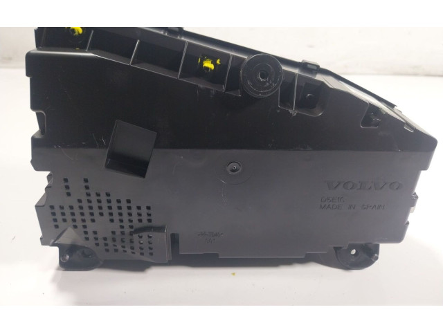 Панель приборов 36011454, 31665398   Volvo XC90       