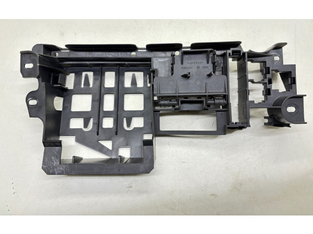 Блок предохранителей  4E0971845   Audi A8 S8 D3 4E    