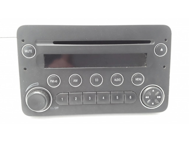 Радио/ проигрыватель CD/DVD / навигация