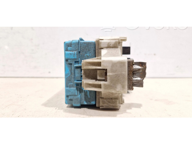 Блок предохранителей Mr587875 Mitsubishi Outlander