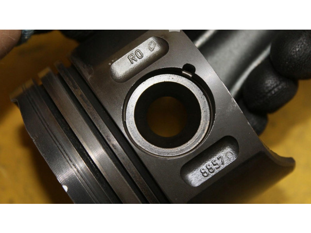 Píst Mercedes-Benz C W203