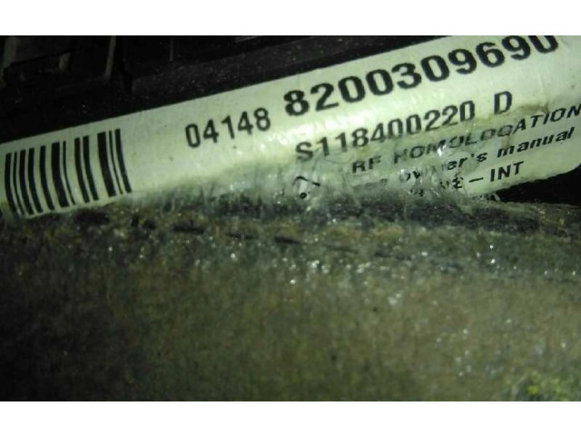 Pojistková skříňka Řídící jednotka BSM 8200309690, UCH Renault Megane II 2004