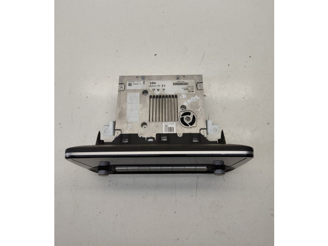 Радио/ проигрыватель CD/DVD / навигация