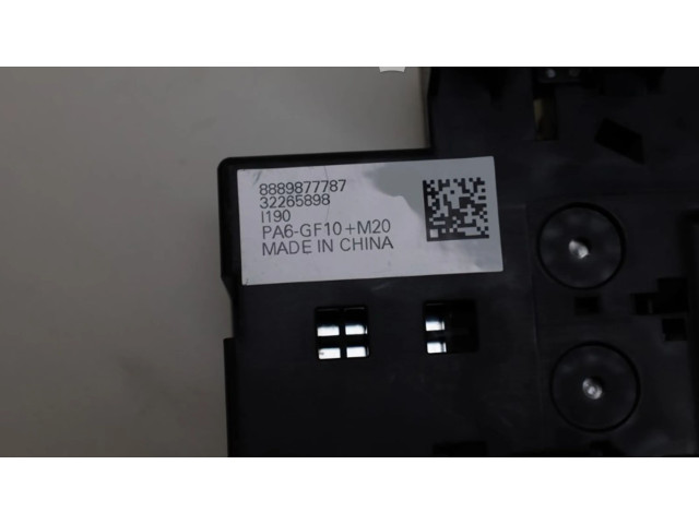 Блок предохранителей 8889877787, 32265898 Lynk & co 01