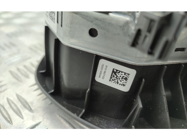 Подушка безопасности водителя 5G0880201R Volkswagen Golf Sportsvan