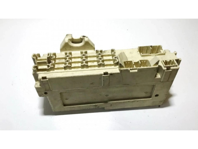 Блок предохранителей  ga5t   Mazda 626    