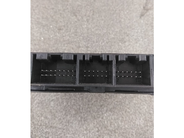 Блок управления 30682548 Volvo V70