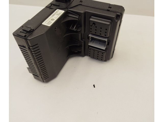 Блок предохранителей 30765646, 28043321 Volvo V70