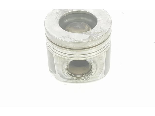 Píst 11257805329, 1111AA BMW 5 GT F07 pro naftový motor 3.0