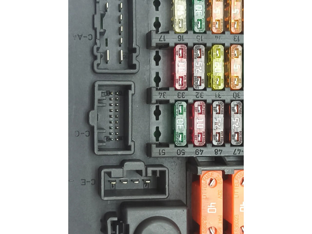 Блок предохранителей 6911922, 6905228   BMW Z4 E85 E86    