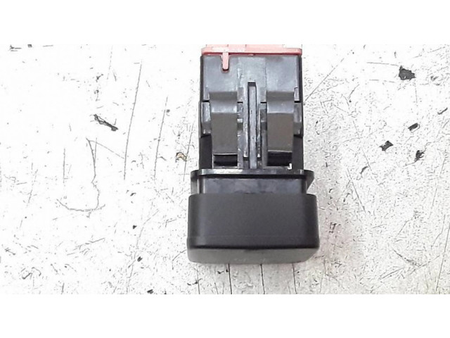 Включатель открытия топливного бака