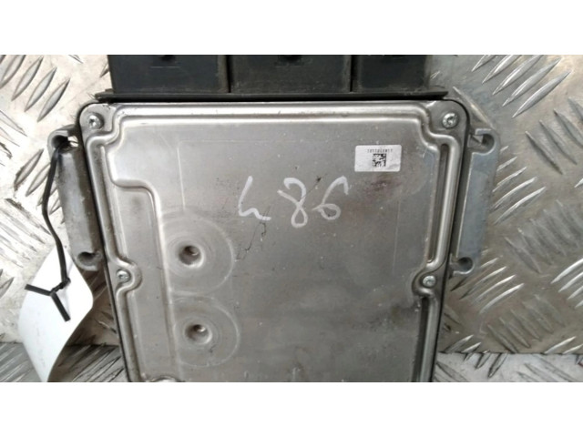 Блок управления двигателя 237104128R Dacia Dokker