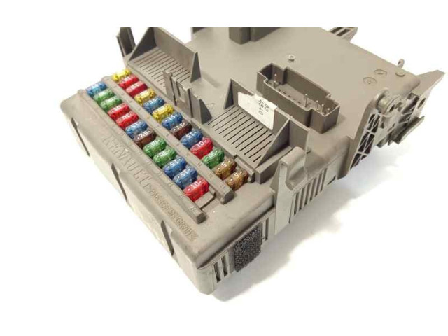 Pojistková skříňka Řídící jednotka BSM 8200283802, 8200004201 Renault Espace III 2002
