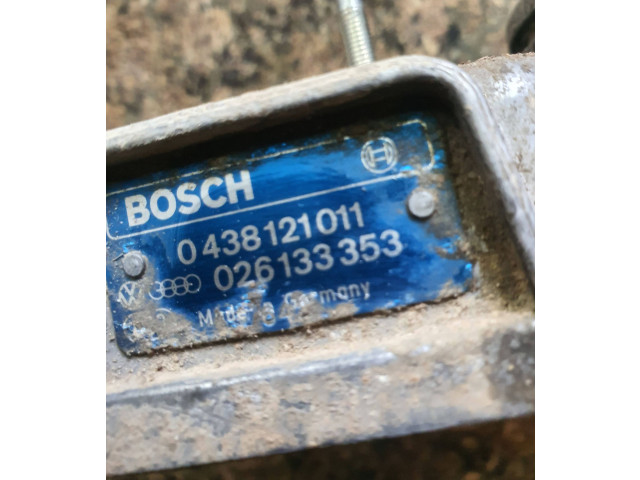 Топливная рампа 0438121011, 026133353   Audi 80 90 S2 B4  