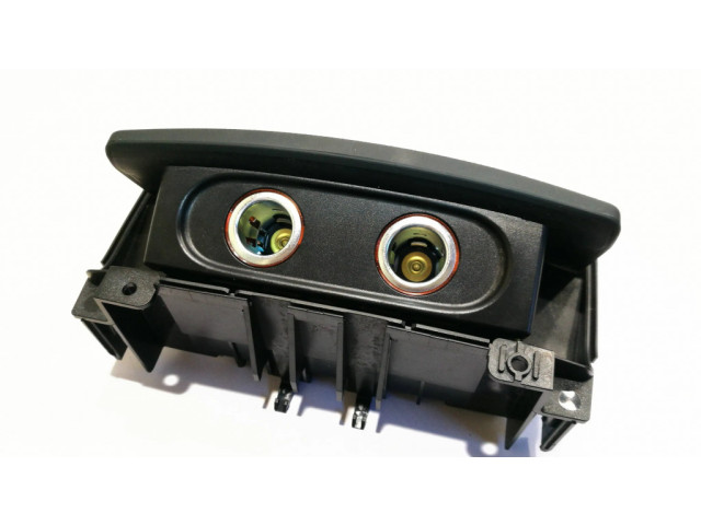 12 V гнездо (сзади)