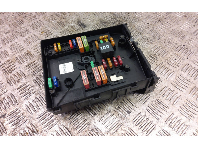 Блок предохранителей 1K0937118   Skoda Yeti (5L)    