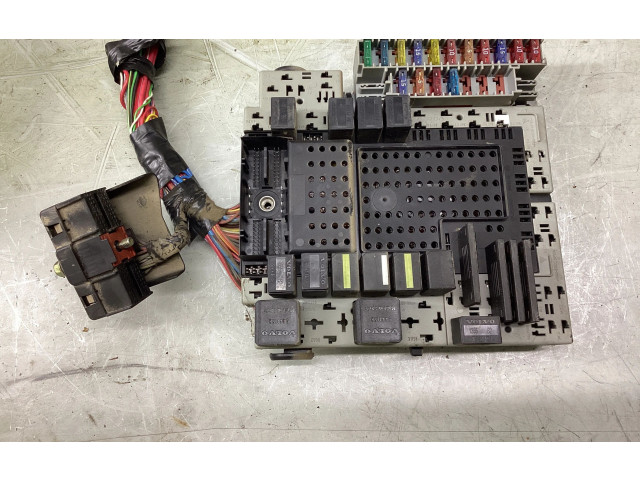 Блок предохранителей 8688153, 01W504 Volvo S60