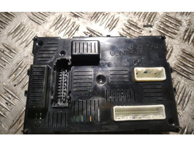 Блок комфорта 8200525391 Renault Clio III