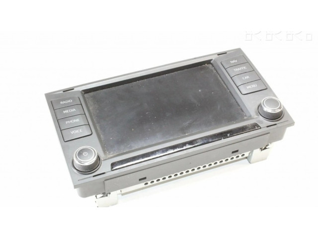 Радио/ проигрыватель CD/DVD / навигация