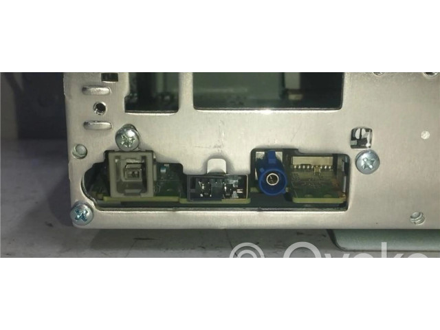 Радио/ проигрыватель CD/DVD / навигация