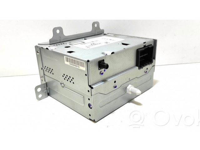 Радио/ проигрыватель CD/DVD / навигация