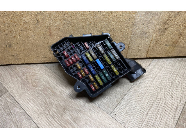 Блок предохранителей 8D1941824 Audi A6 S6 C6 4F