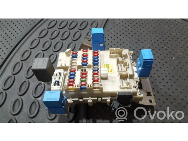 Блок предохранителей 243504u100, 0323001 1455 Nissan Almera Tino