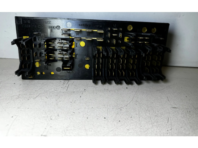 Pojistková skříňka 443941822B, 443941822 Audi 80 90 S2 B4 1993