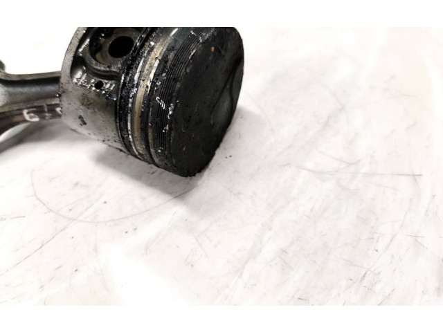 Píst Nissan Primera