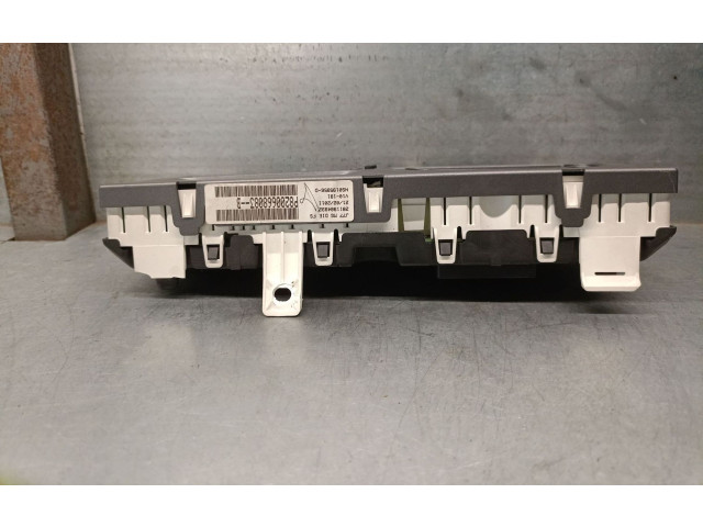 Přístrojová deska  Renault Modus 2011 8200668083B, 8200668082  