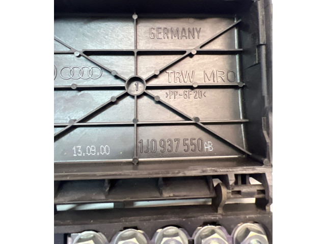 Блок предохранителей 1J0937550   Audi A3 S3 8L    