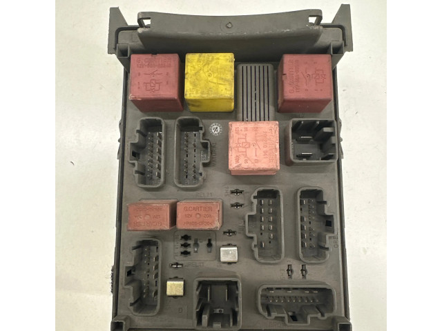 Блок предохранителей 8200447438, 3010508   Citroen C8    