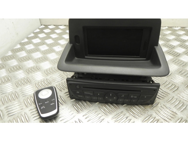 Радио/ проигрыватель CD/DVD / навигация