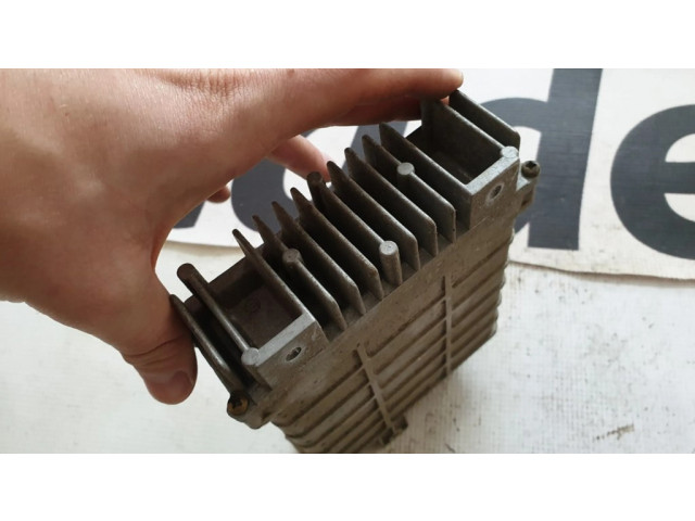Блок управления двигателя 893907383B, 0285007061 Audi 80 90 B3