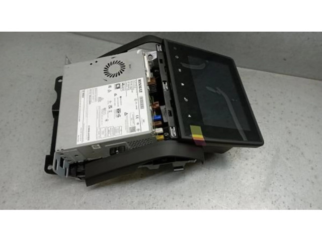 Радио/ проигрыватель CD/DVD / навигация