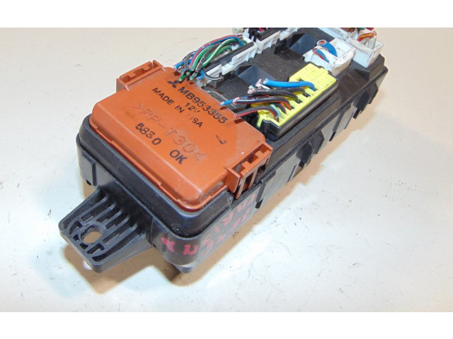 Блок предохранителей MB953410, MR193494 Mitsubishi Carisma
