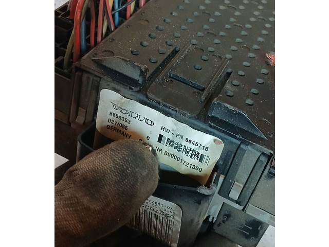 Блок предохранителей 8637841, 518717004   Volvo V70    