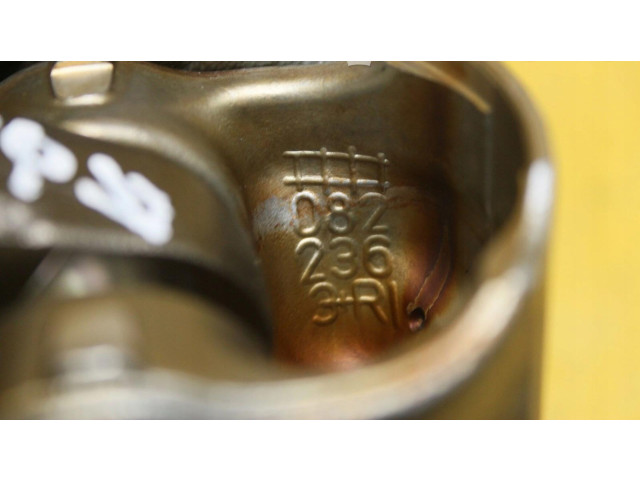 Поршень с шатуном Skoda Octavia Mk2 (1Z)