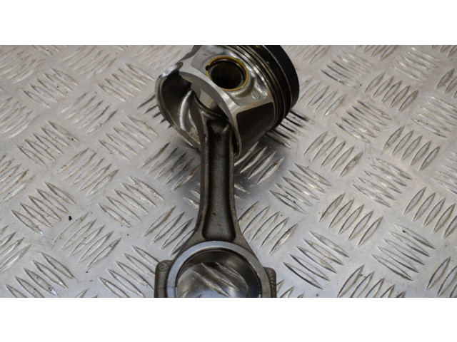 Píst 03L107065G Audi A6 S6 C6 4F pro naftový motor 2.0 CAHA