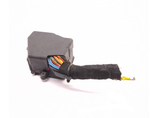 Блок предохранителей 8D1941824 Skoda Octavia Mk1 (1U)