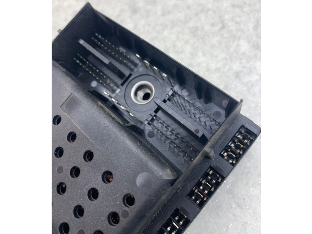 Блок предохранителей 000000028263, 9494342   Volvo S80    