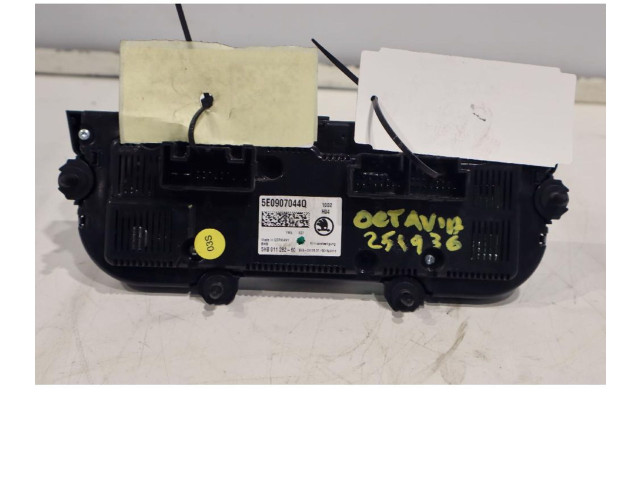 Блок управления климат-контролем 5E0907044Q Skoda Octavia Mk3 (5E)