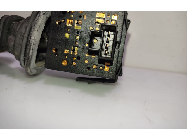 Ручка стеклоочистителей 09185417 Opel Meriva A