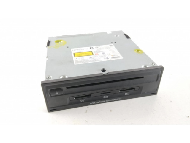 Радио/ проигрыватель CD/DVD / навигация