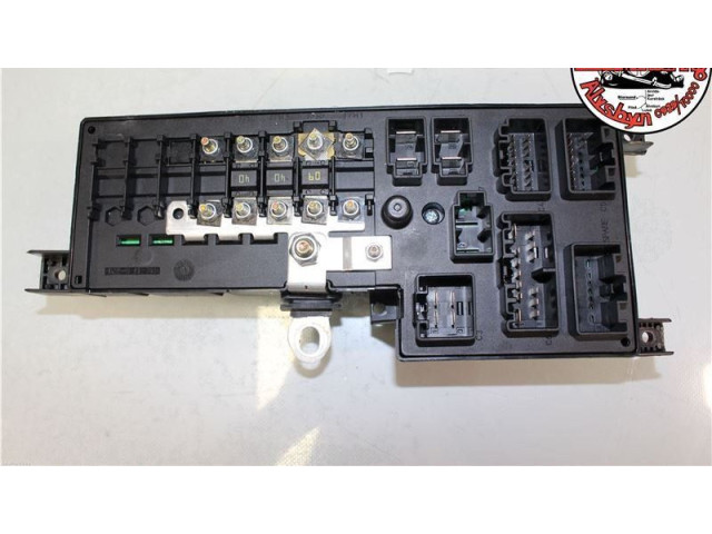 Блок предохранителей 30728008 Volvo S60