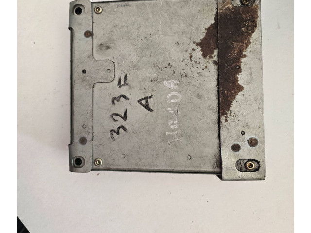 Блок управления двигателя E2T86886M3, Z5B518881C   Mazda 323