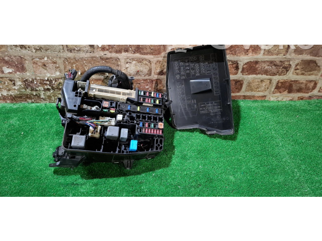 Pojistková skříňka Toyota Avensis T270 2015