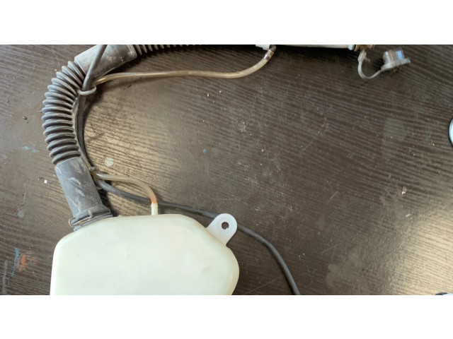 Бачок оконной жидкости