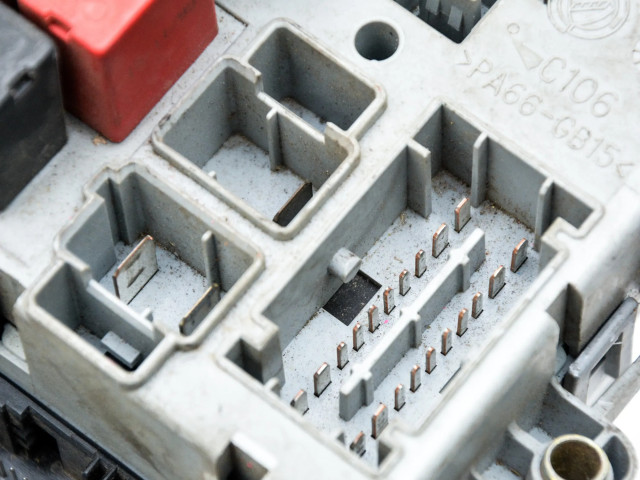   Pojistková skříňka 46767353   Fiat Punto (188) 1999