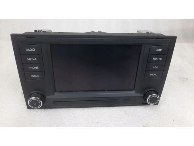 Радио/ проигрыватель CD/DVD / навигация